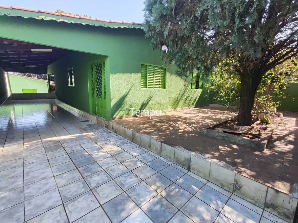 Casa à venda com 3 quartos, 182m² - Foto 1