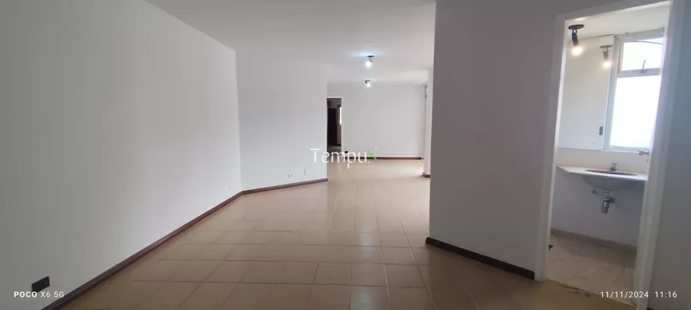 Apartamento à venda com 4 quartos, 161m² - Foto 2