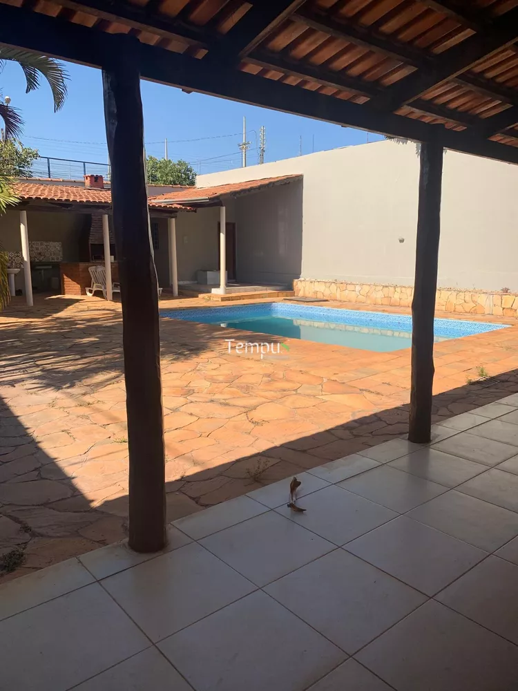 Casa à venda com 4 quartos, 420m² - Foto 1