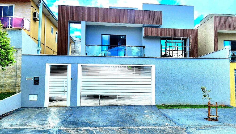 Sobrado à venda com 4 quartos, 230m² - Foto 1