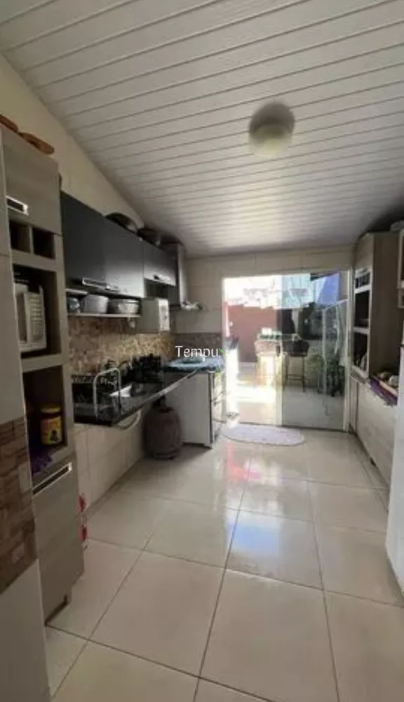 Casa à venda com 3 quartos, 130m² - Foto 2