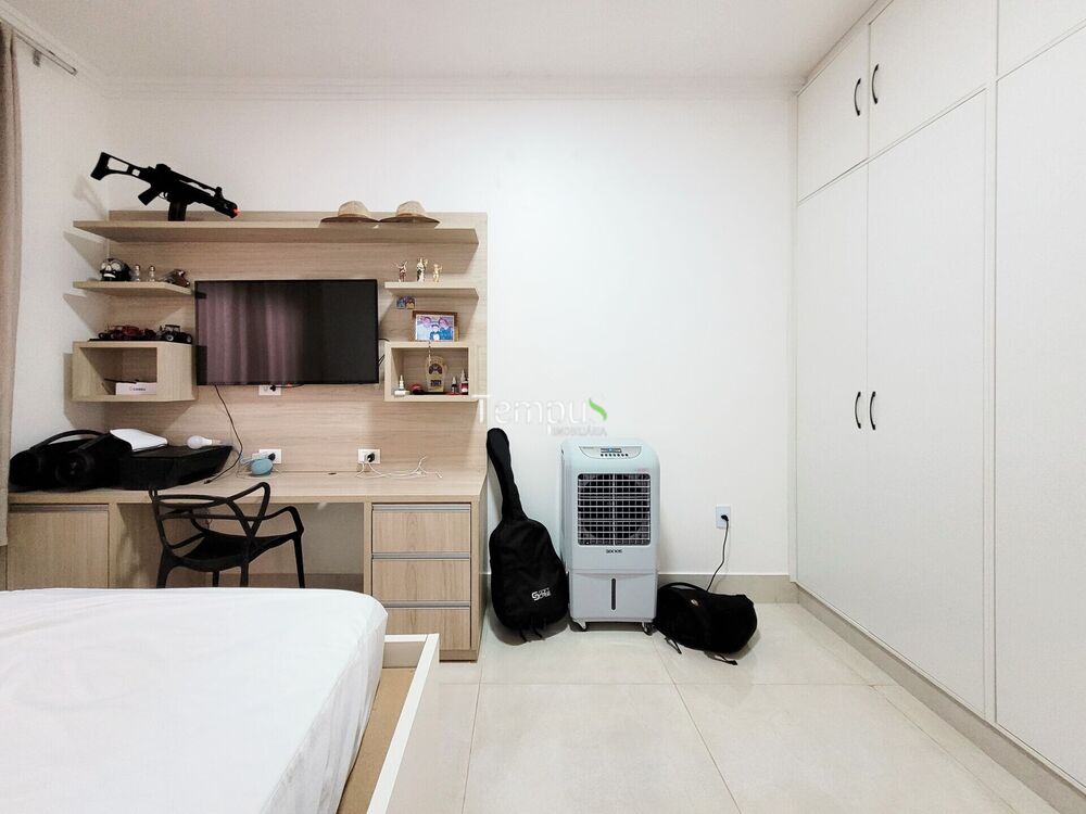 Casa à venda com 3 quartos, 167m² - Foto 1