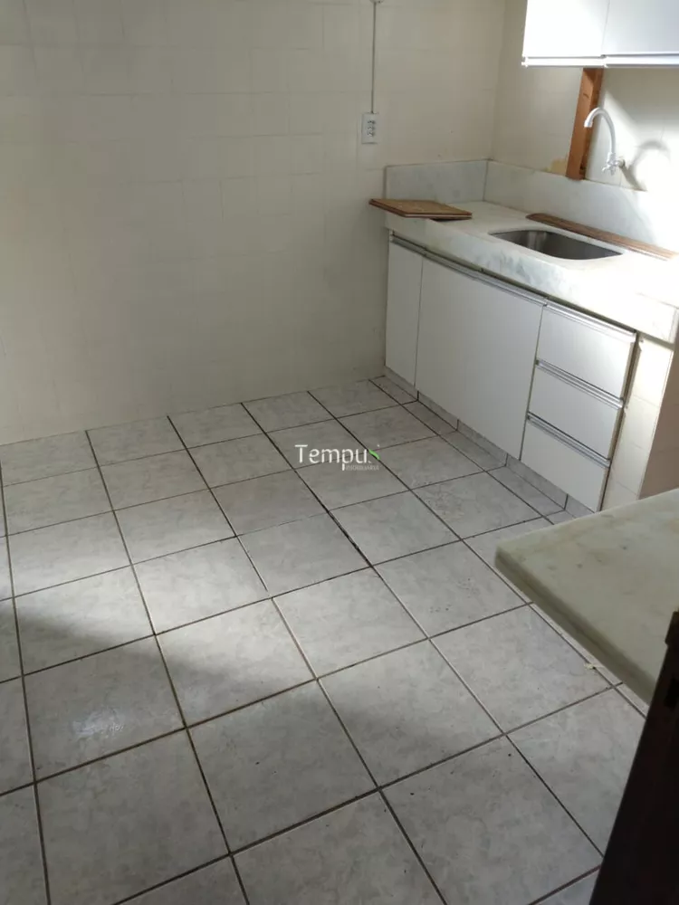 Apartamento à venda com 3 quartos, 94m² - Foto 2