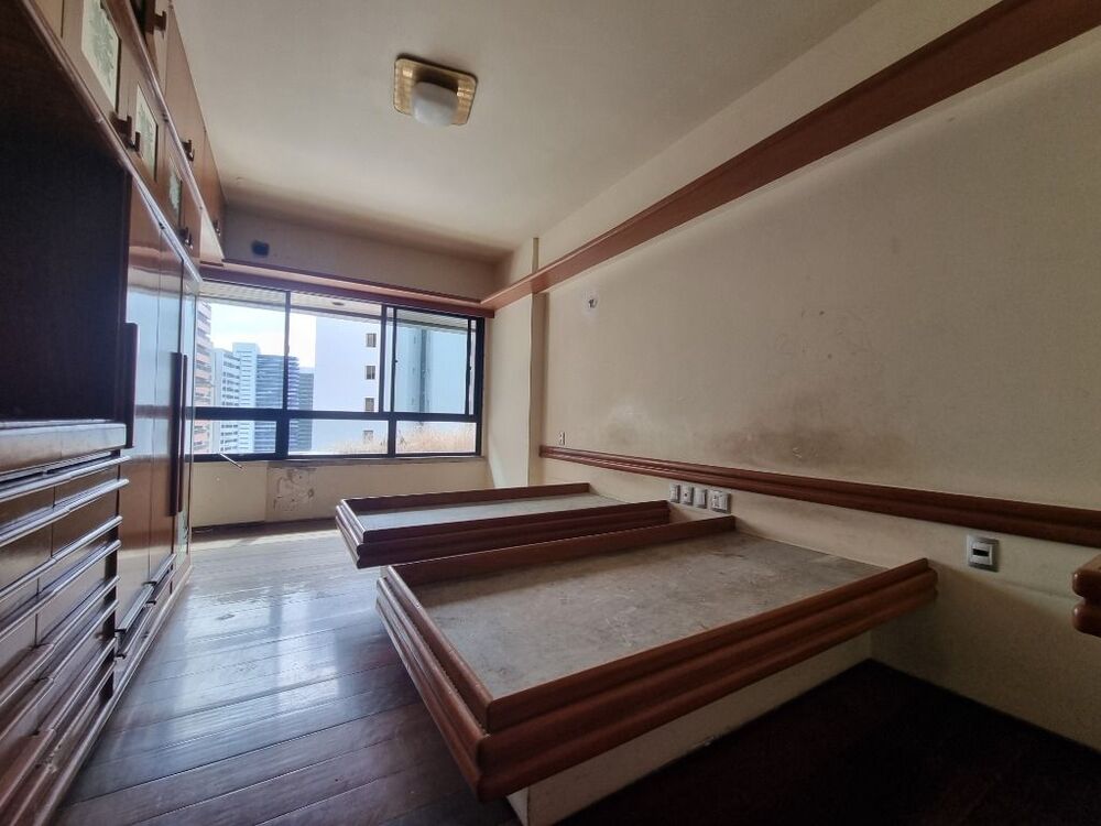 Apartamento, 3 quartos, 261 m² - Foto 2