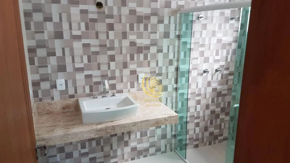Sobrado, 3 quartos, 215 m² - Foto 1