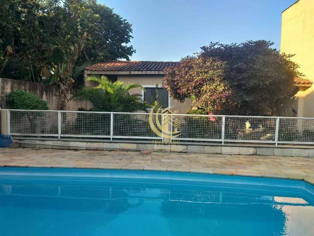 Casa, 3 quartos, 216 m² - Foto 1
