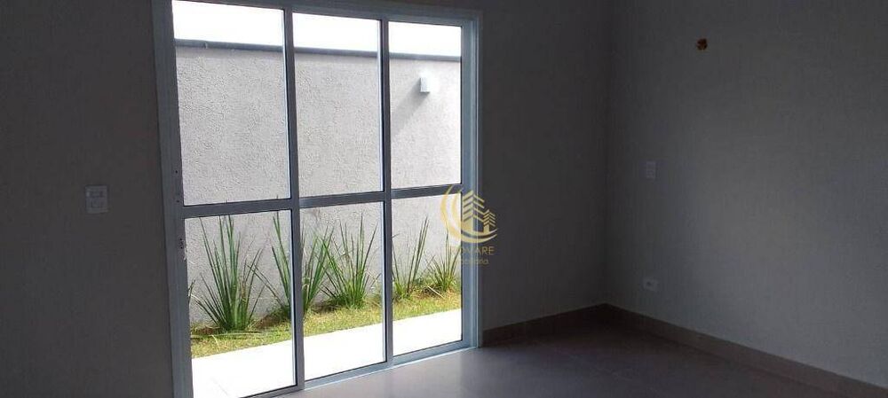 Casa à venda com 3 quartos, 102m² - Foto 1