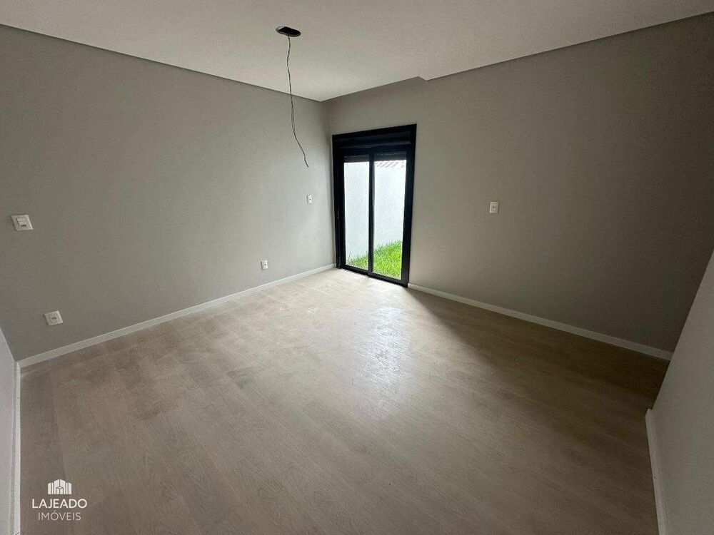Casa à venda com 2 quartos, 94m² - Foto 1