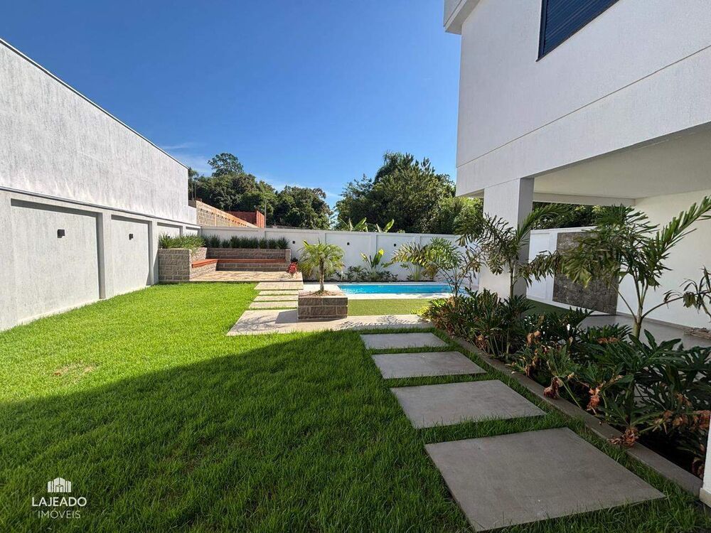 Casa à venda com 3 quartos, 308m² - Foto 2