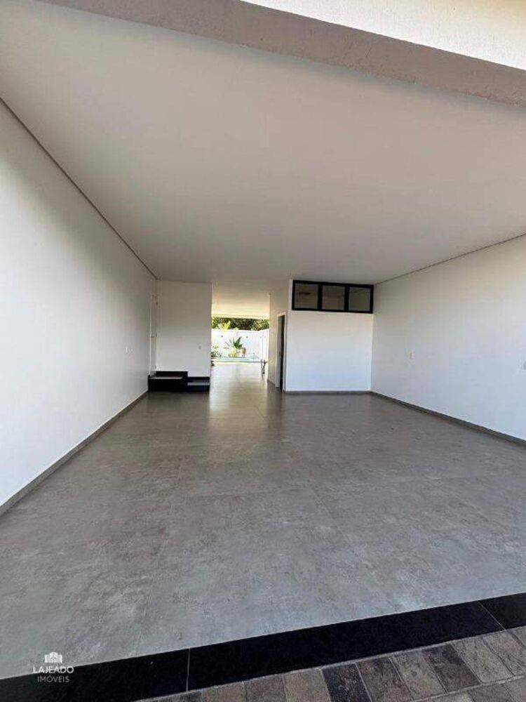 Casa à venda com 3 quartos, 308m² - Foto 4