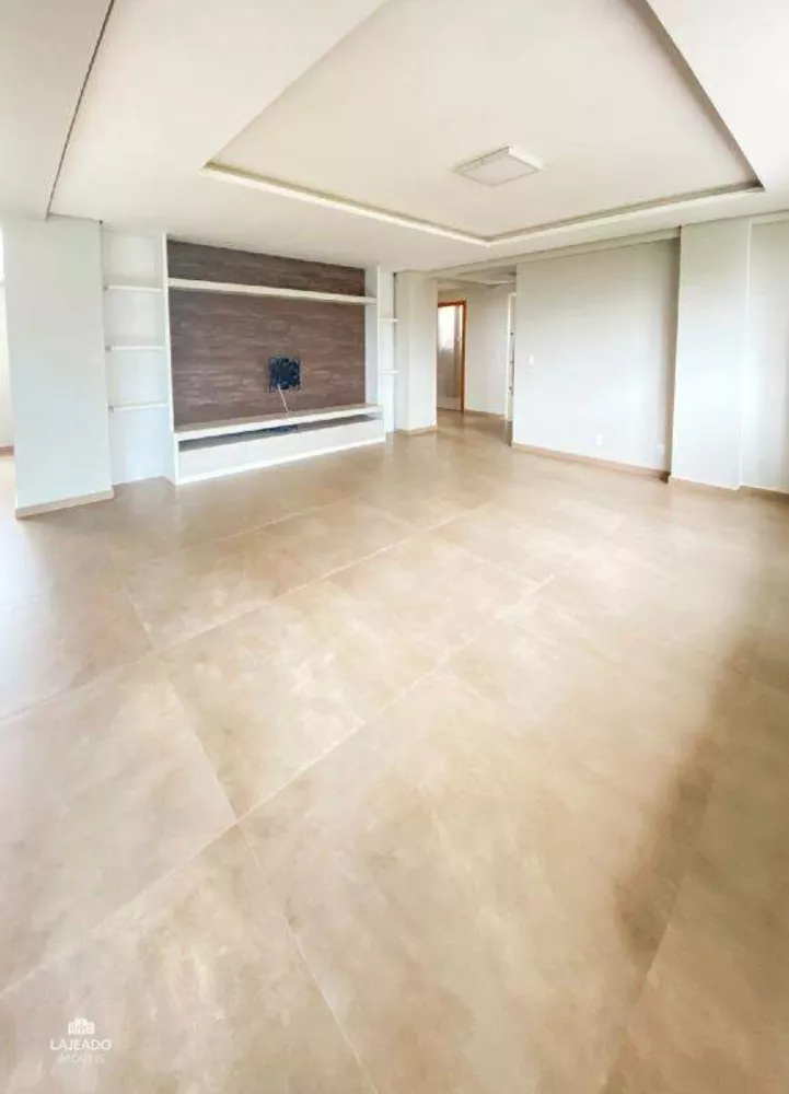 Apartamento à venda com 3 quartos, 185m² - Foto 4