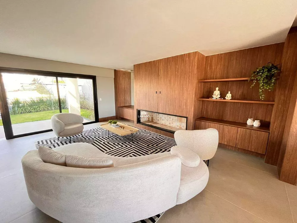 Casa, 3 quartos, 299 m² - Foto 2