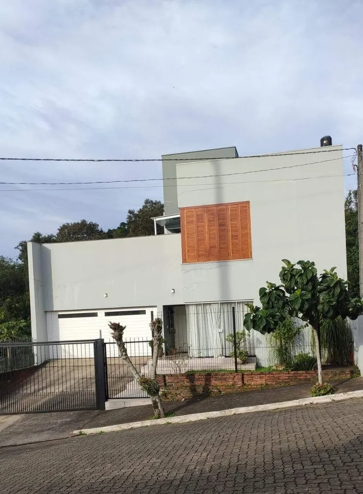 Casa, 3 quartos, 256 m² - Foto 1