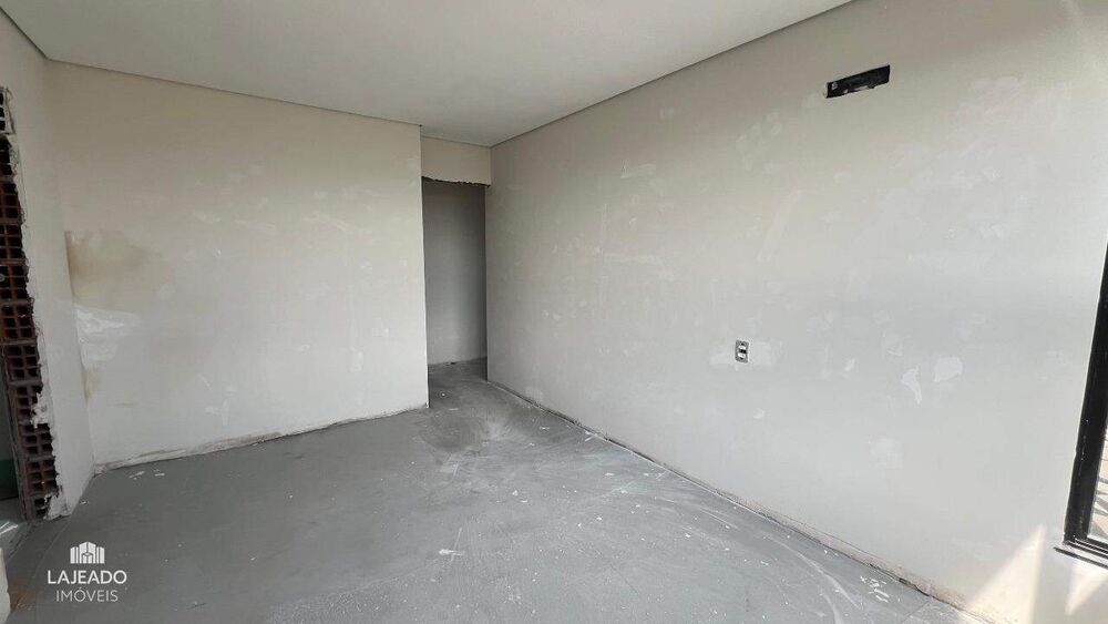 Apartamento à venda com 3 quartos, 117m² - Foto 4