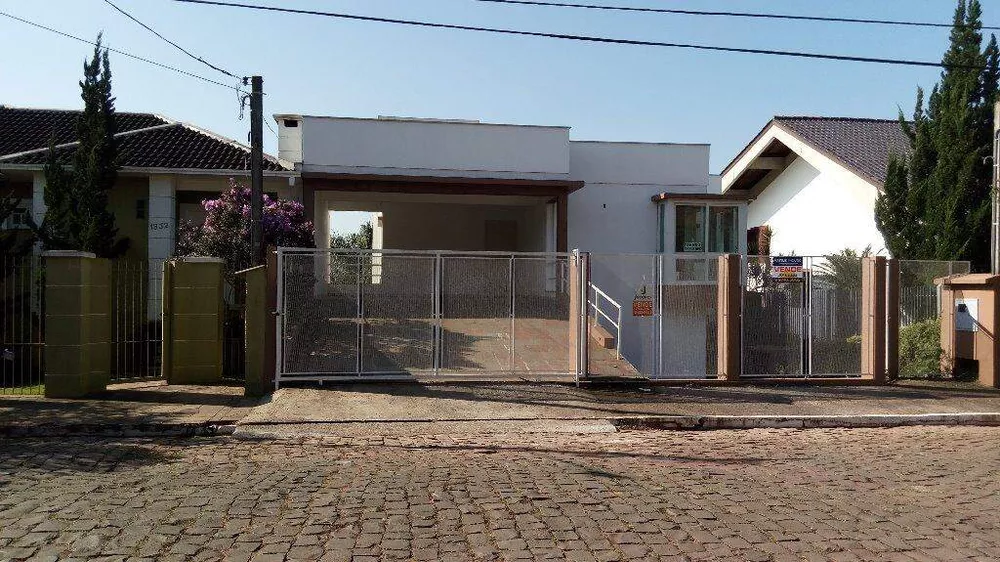 Casa à venda com 3 quartos, 230m² - Foto 1