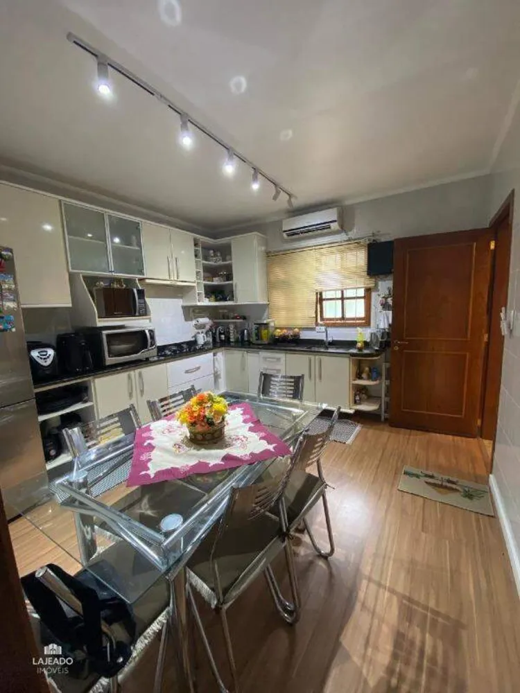 Casa, 3 quartos, 192 m² - Foto 2
