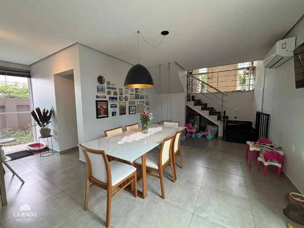 Casa, 3 quartos, 172 m² - Foto 1