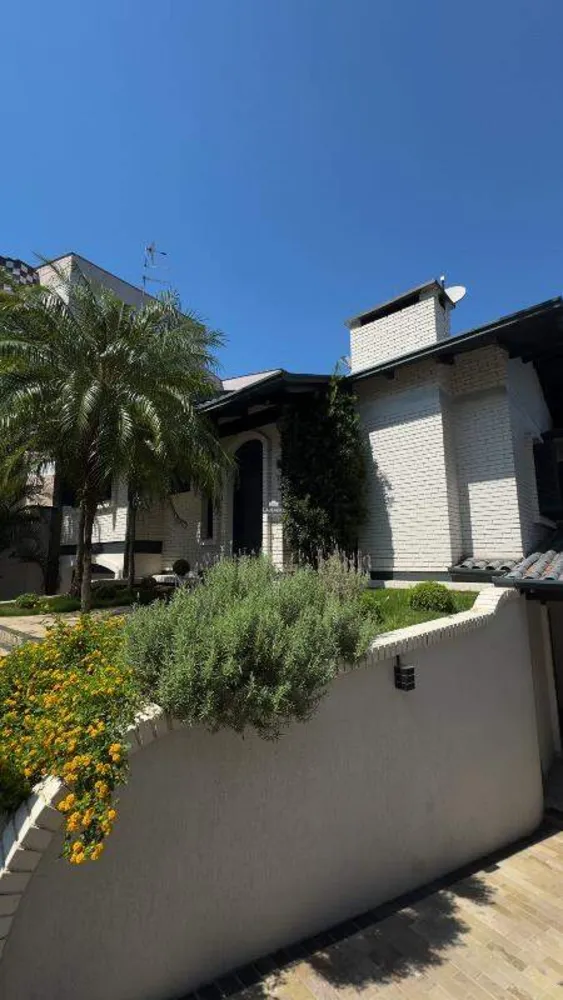 Casa, 3 quartos, 255 m² - Foto 1