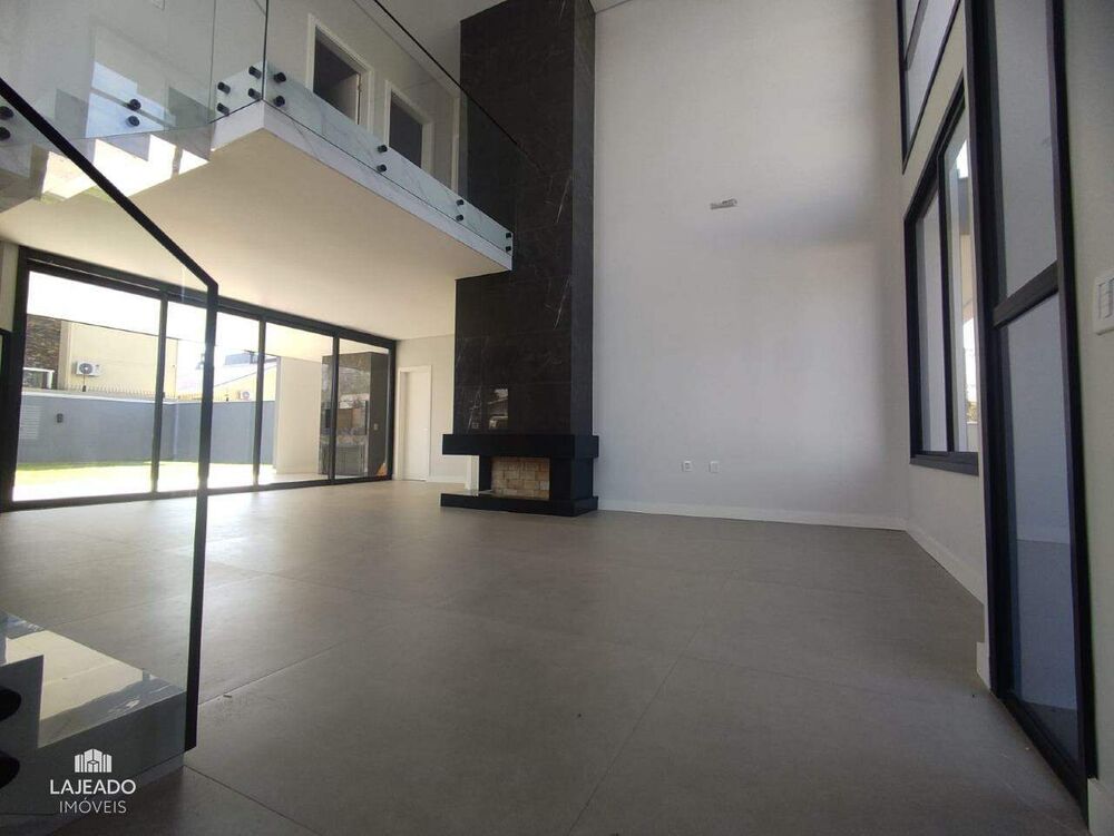 Casa à venda com 3 quartos, 262m² - Foto 4