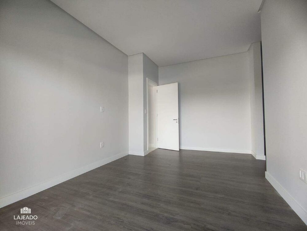 Casa à venda com 3 quartos, 262m² - Foto 3