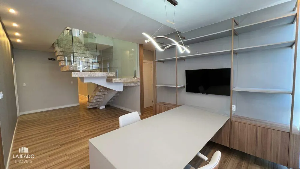 Cobertura, 3 quartos, 218 m² - Foto 6