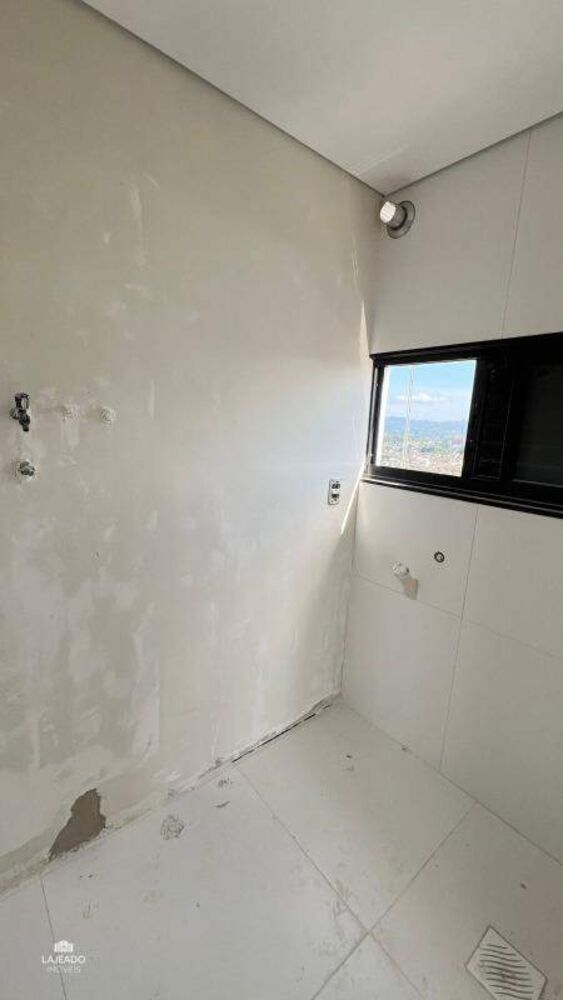Apartamento à venda com 2 quartos, 80m² - Foto 3