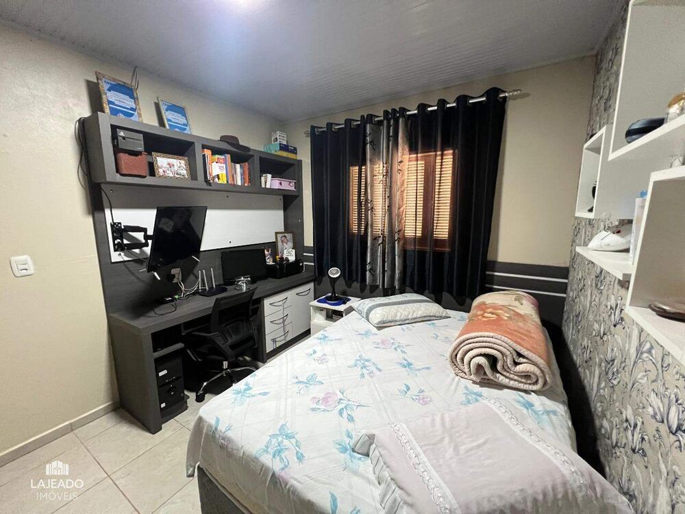 Casa à venda com 3 quartos, 100m² - Foto 4