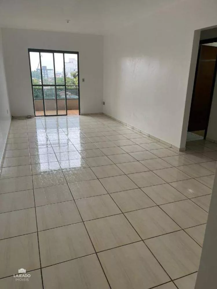 Apartamento à venda com 3 quartos, 97m² - Foto 2