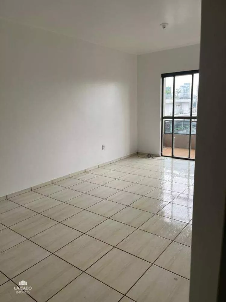 Apartamento à venda com 3 quartos, 97m² - Foto 3