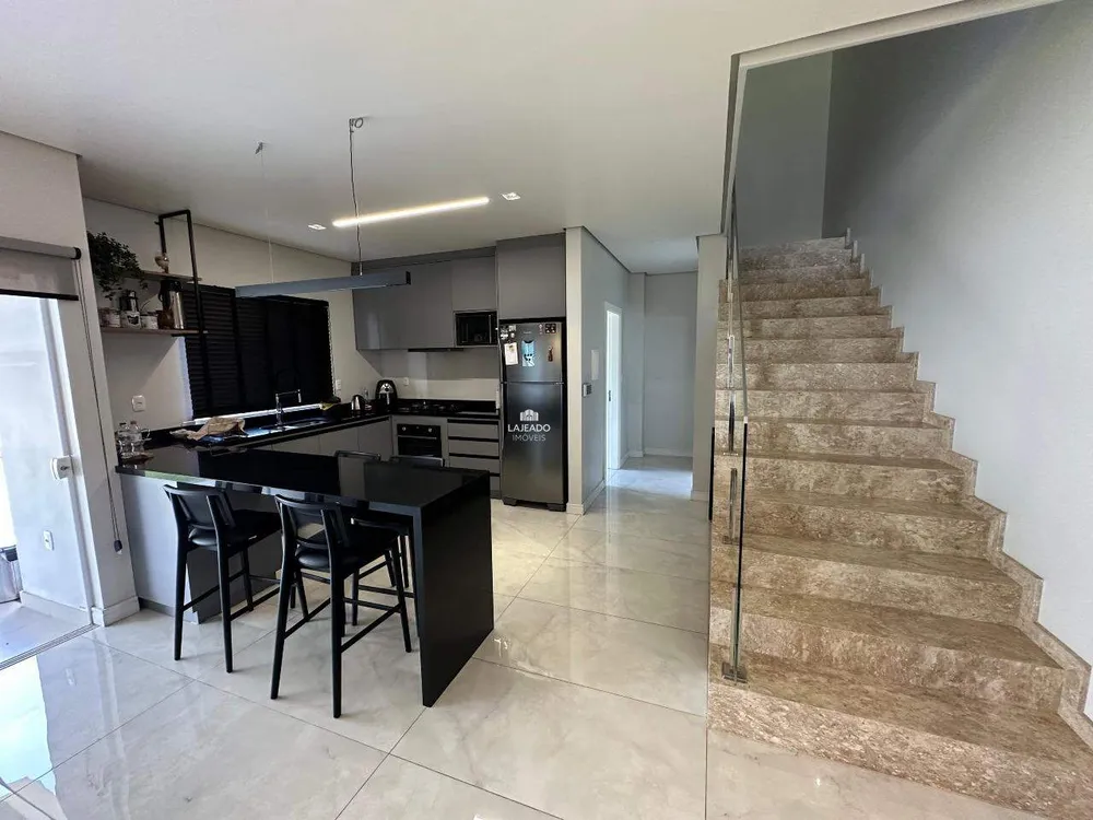 Sobrado, 3 quartos, 232 m² - Foto 4