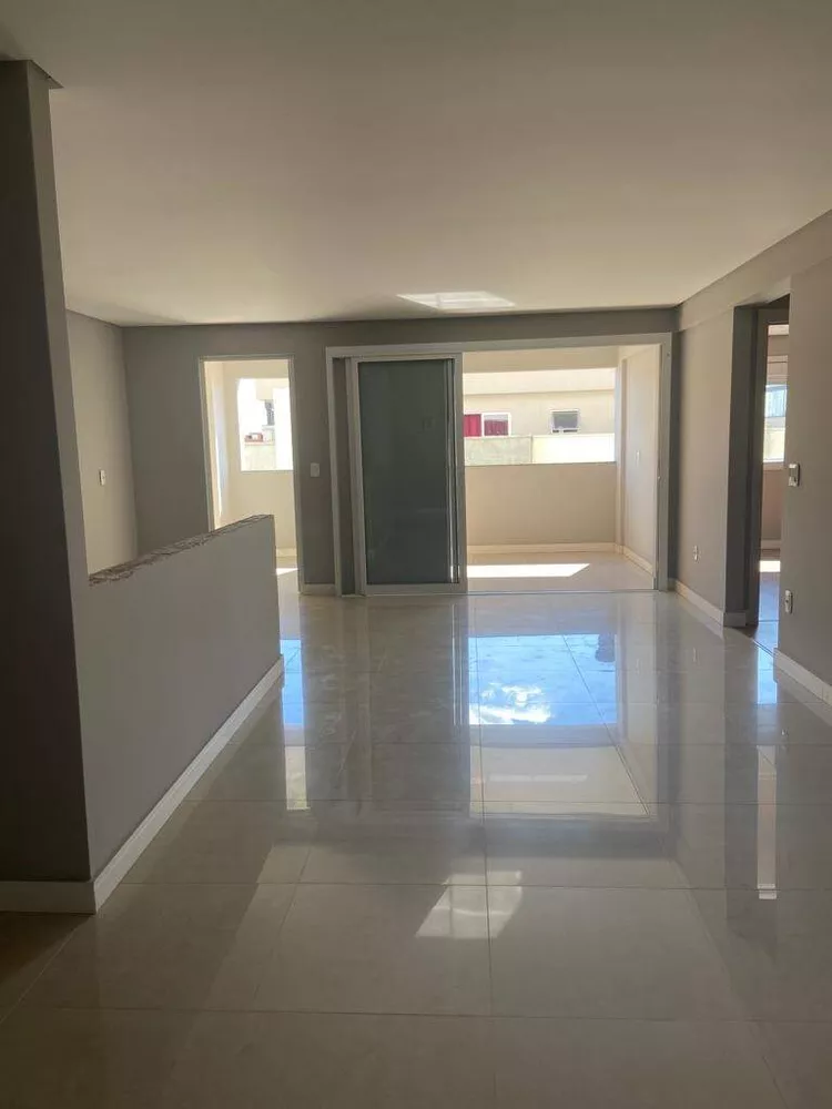 Apartamento à venda com 3 quartos, 127m² - Foto 3