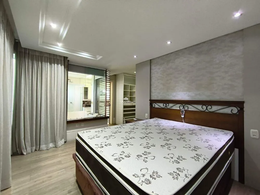 Cobertura, 3 quartos, 220 m² - Foto 4