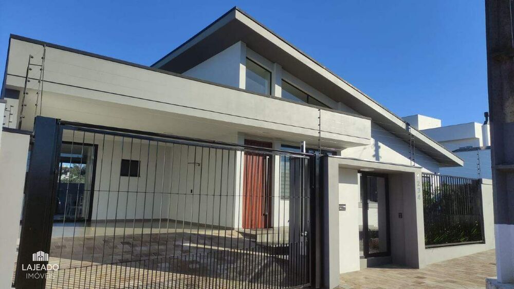 Casa à venda com 3 quartos, 204m² - Foto 1