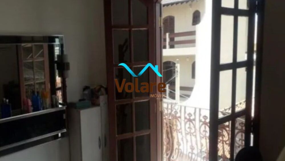 Casa à venda com 4 quartos, 370m² - Foto 1