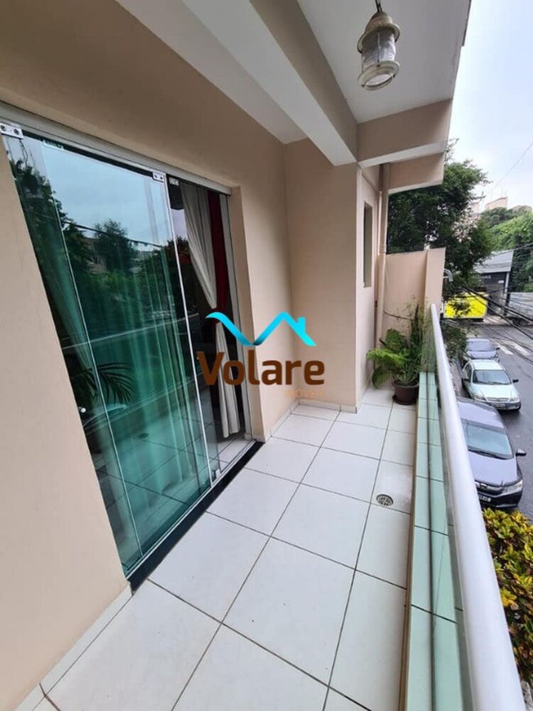 Casa à venda com 3 quartos, 158m² - Foto 1