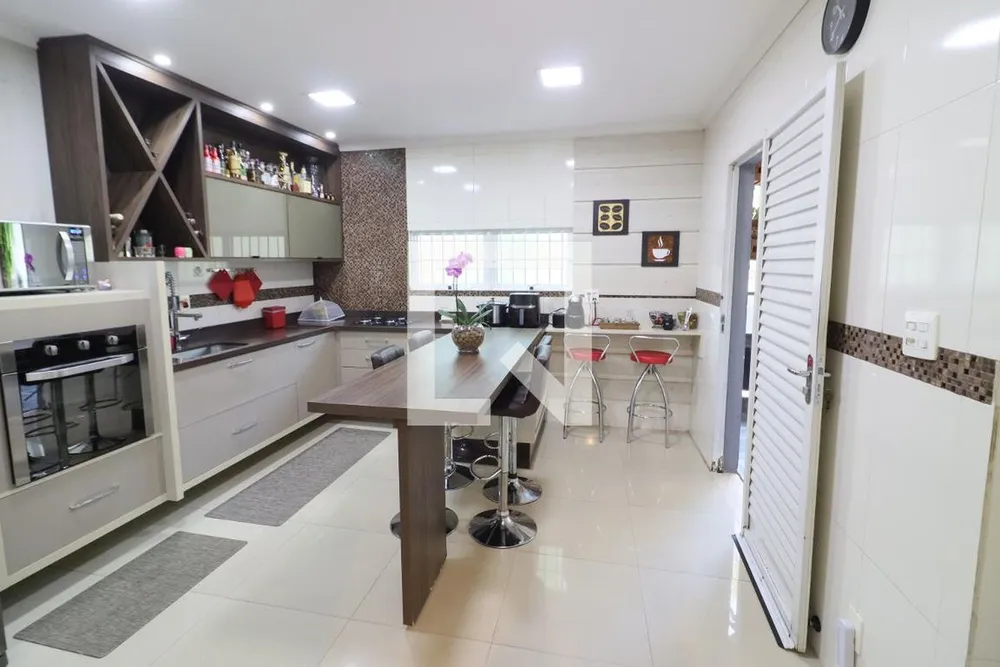 Casa, 4 quartos, 225 m² - Foto 3