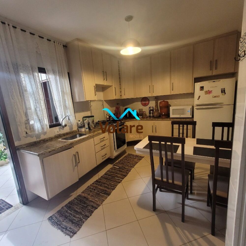 Casa à venda com 3 quartos, 340m² - Foto 2