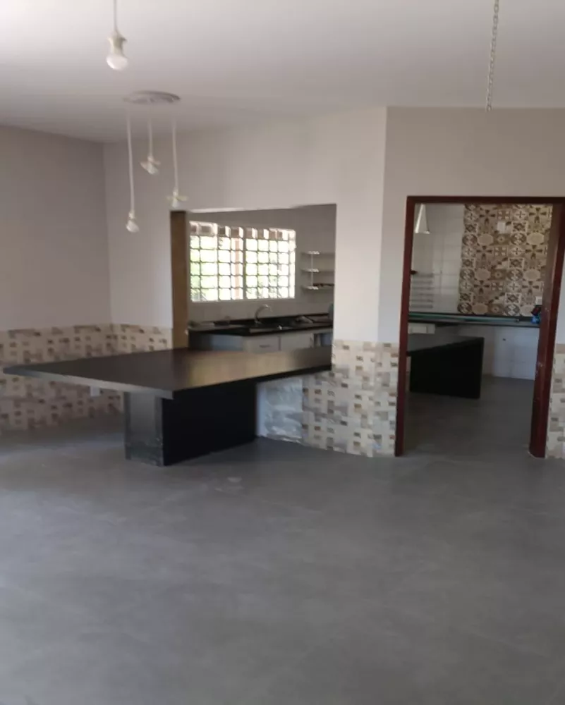 Casa para alugar com 4 quartos, 198m² - Foto 4