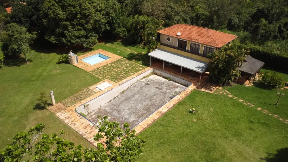 Chácara à venda com 4 quartos, 10000m² - Foto 1