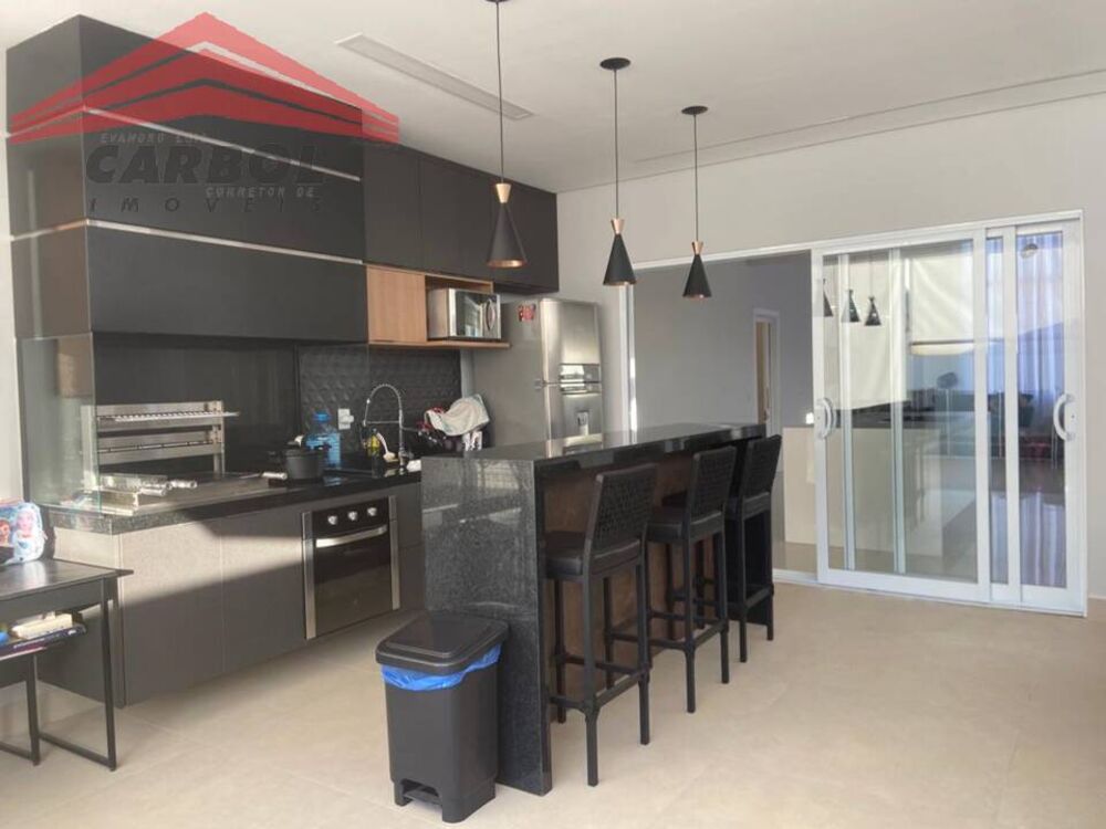 Casa de Condomínio à venda com 3 quartos, 215m² - Foto 1