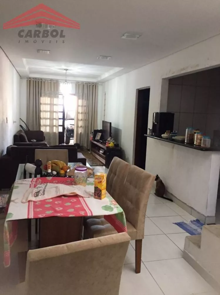 Casa à venda com 4 quartos, 140m² - Foto 2