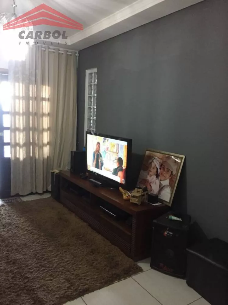 Casa à venda com 4 quartos, 140m² - Foto 1