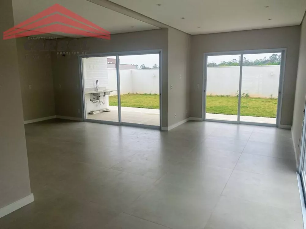 Casa de Condomínio à venda com 4 quartos, 235m² - Foto 2