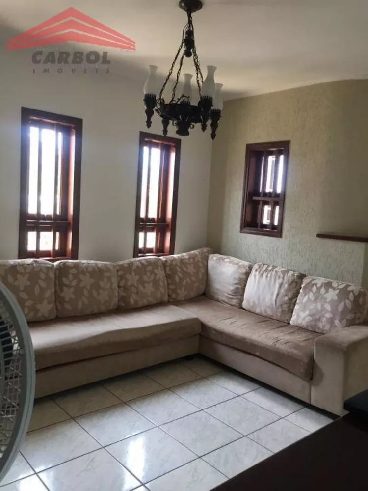 Casa à venda com 4 quartos, 200m² - Foto 1