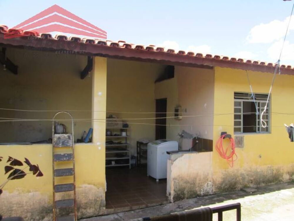 Casa à venda com 3 quartos, 190m² - Foto 1