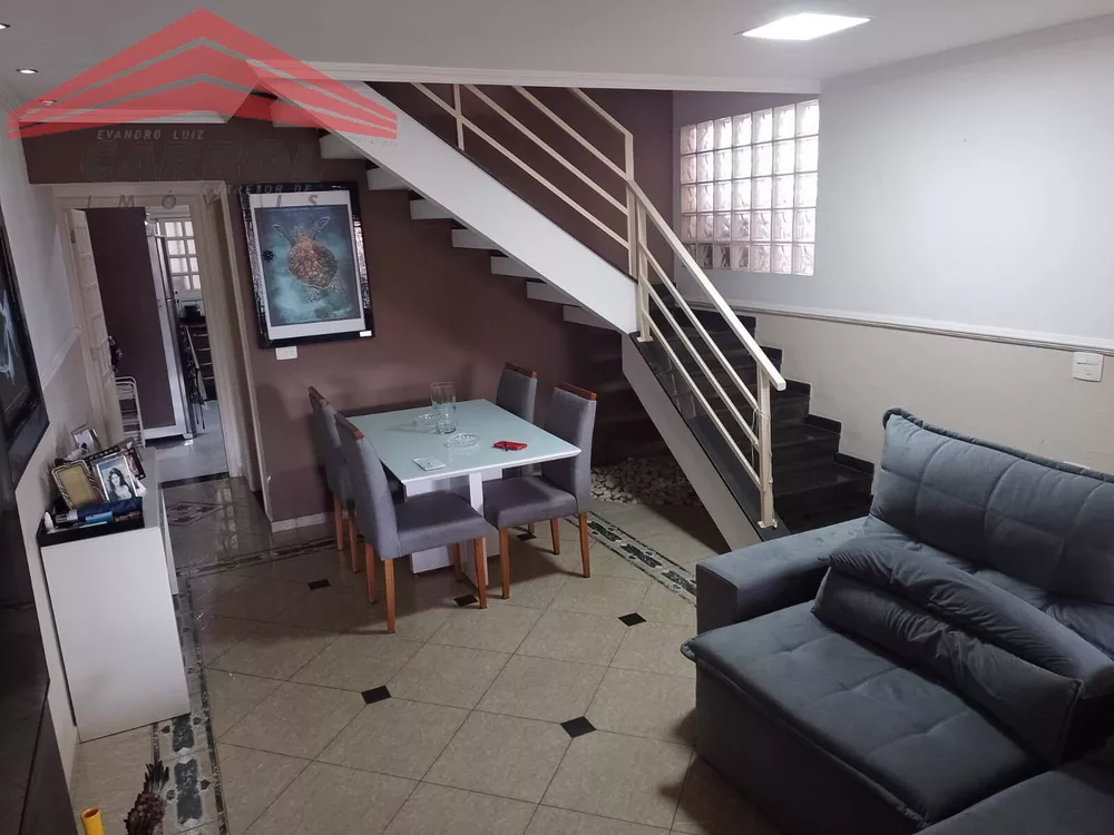 Casa à venda com 3 quartos, 245m² - Foto 1