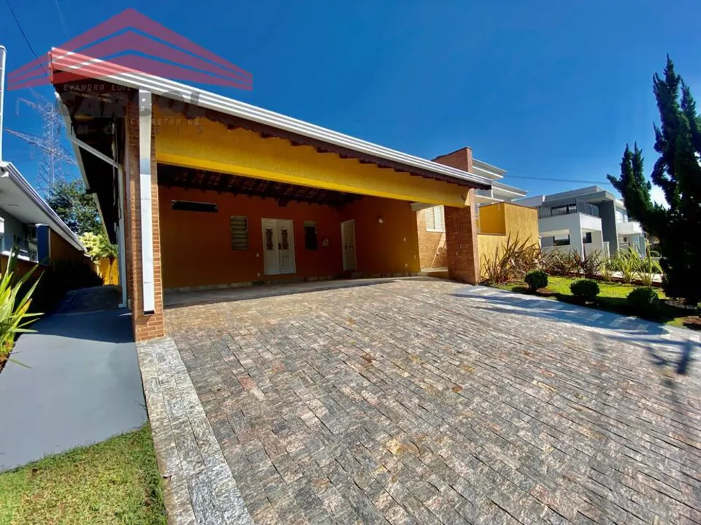 Casa de Condomínio à venda com 3 quartos, 244m² - Foto 1