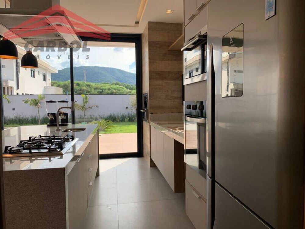 Casa de Condomínio à venda com 3 quartos, 265m² - Foto 2
