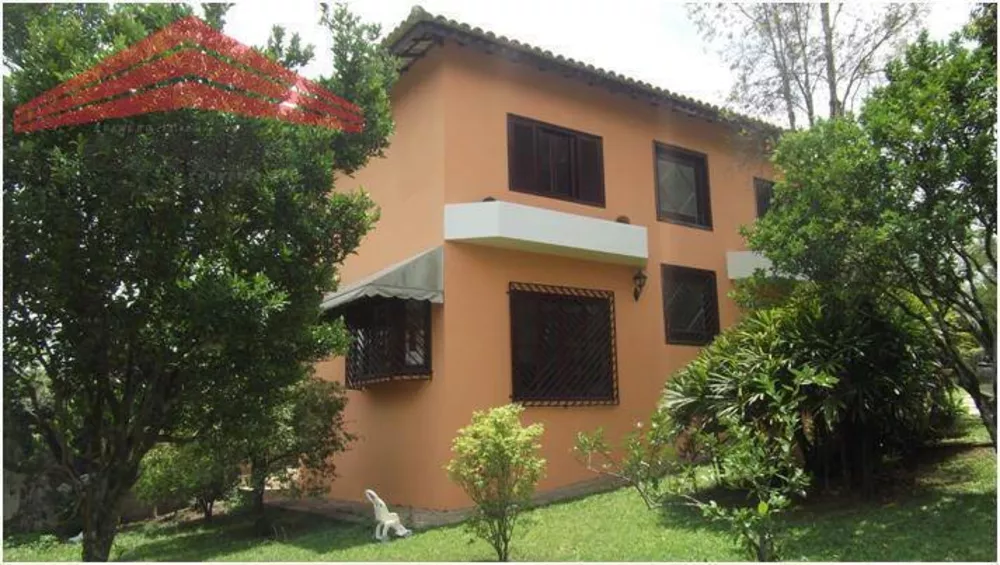 Fazenda à venda com 3 quartos, 600m² - Foto 1