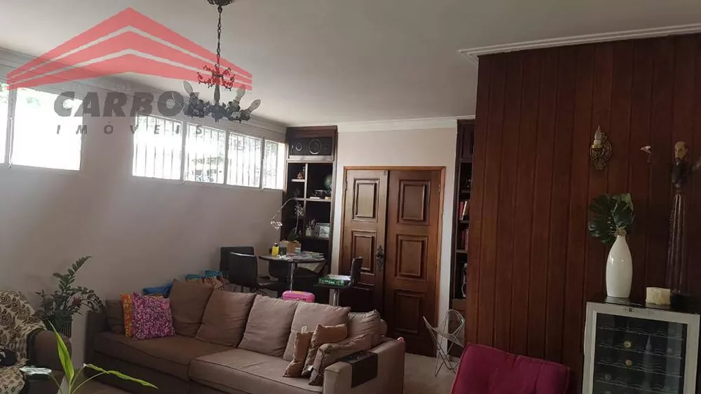 Casa à venda com 3 quartos, 300m² - Foto 1